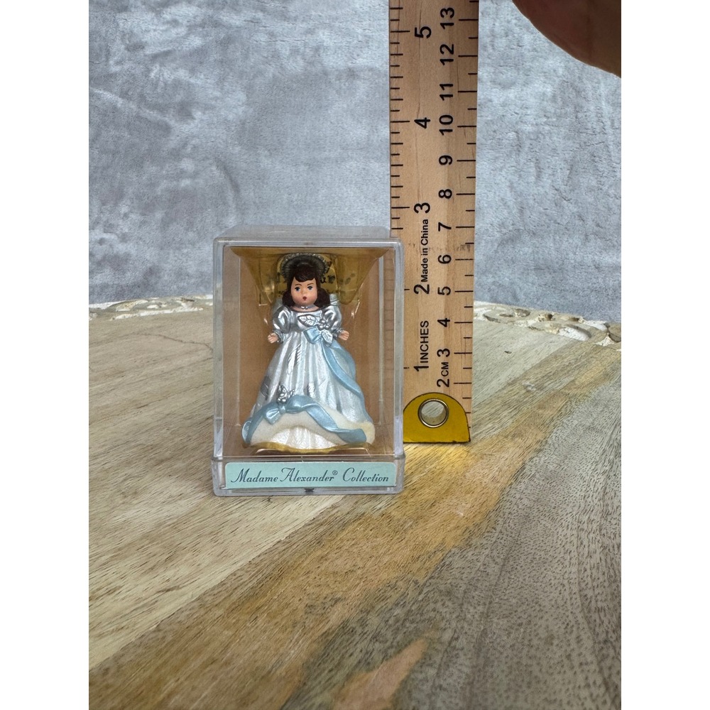 Hallmark Madame Alexander Glistening Angel‎ 2001 Miniature Figurine Silver Blue